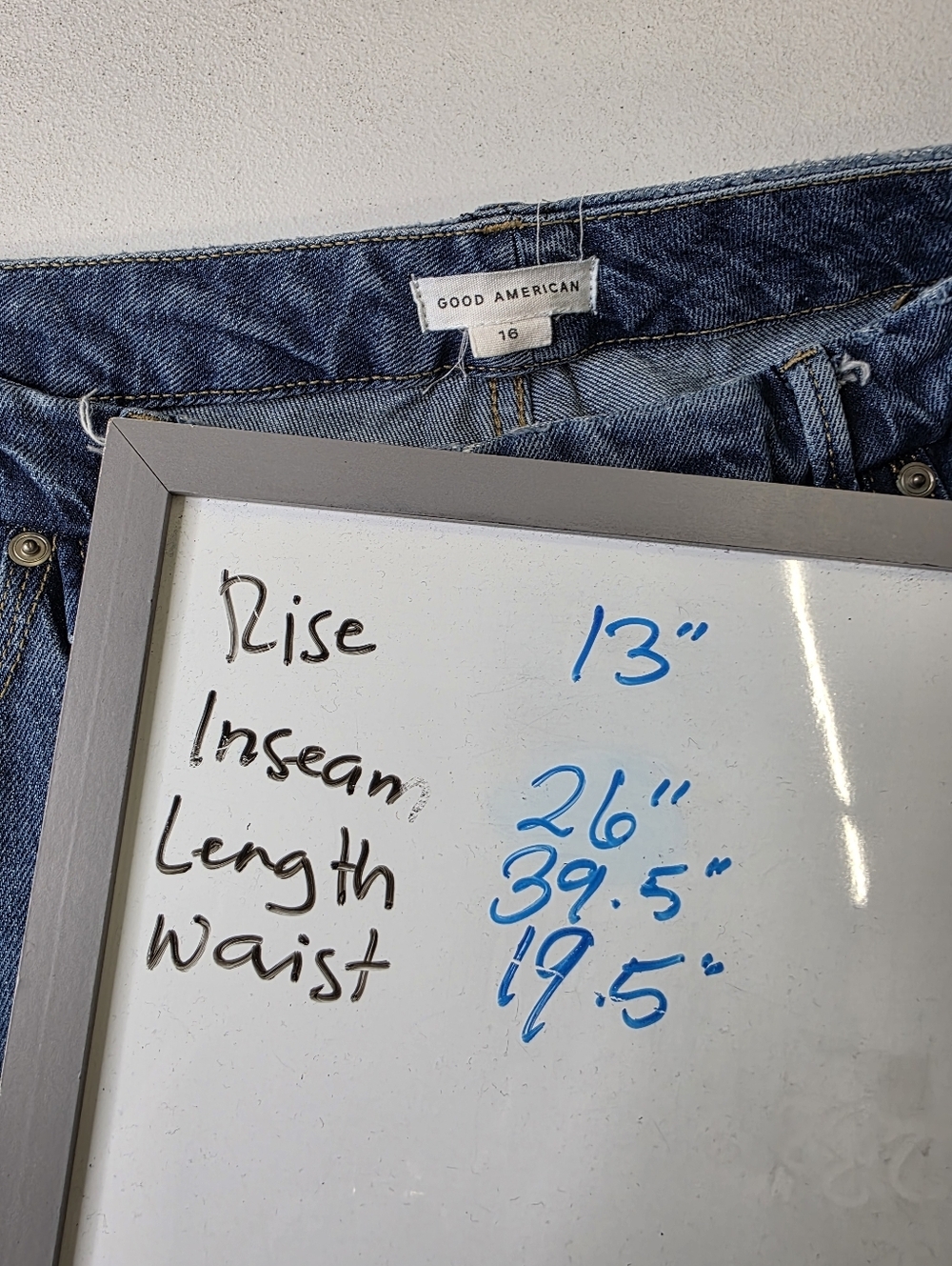 Good American Straight-Leg high rise midwashed indigo Jeans - Picture 12 of 15